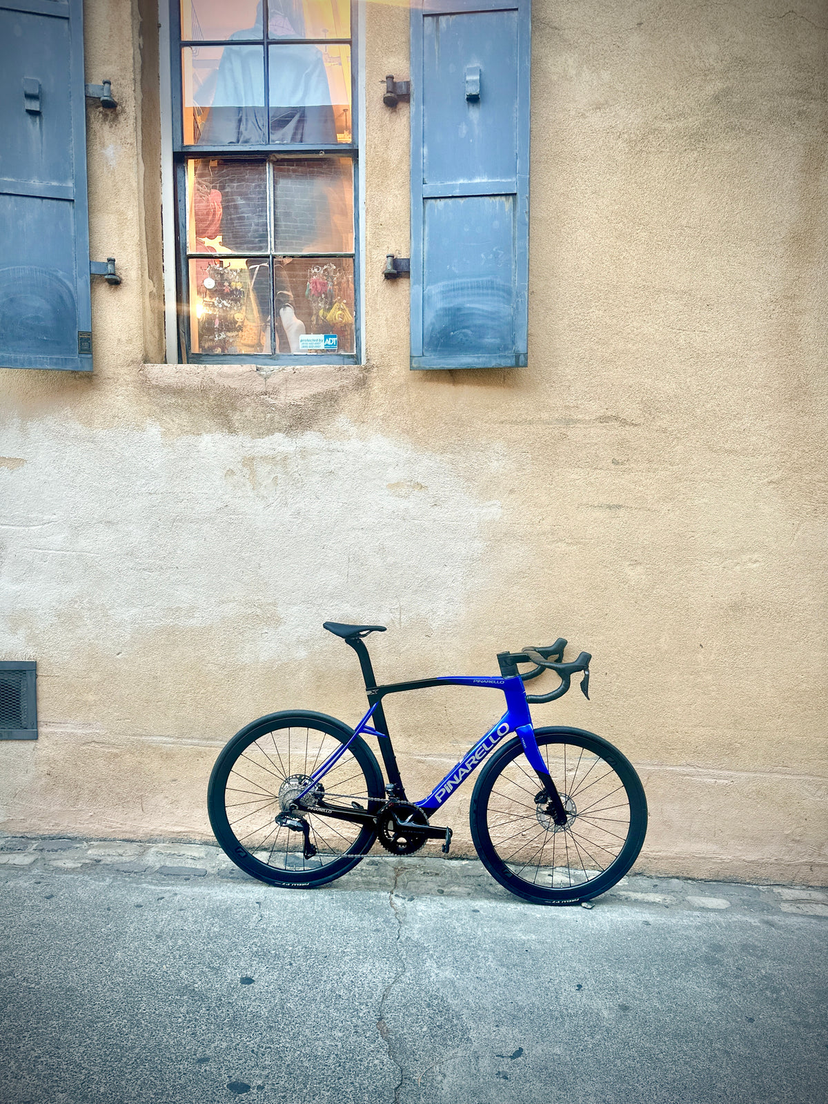 Pinarello X7 in blue, built at In Velo Veritas in Old Sacramento