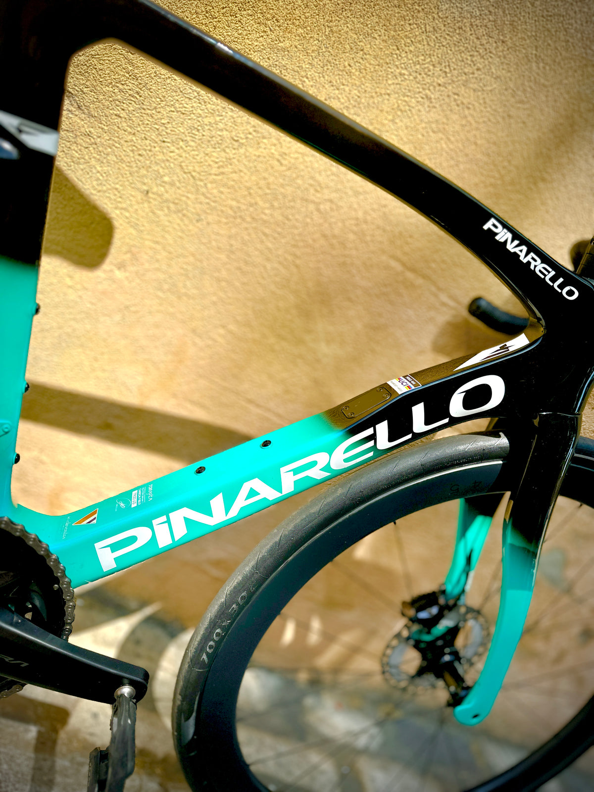 Pinarello F7 in turquoise, built at In Velo Veritas in Old Sacramento