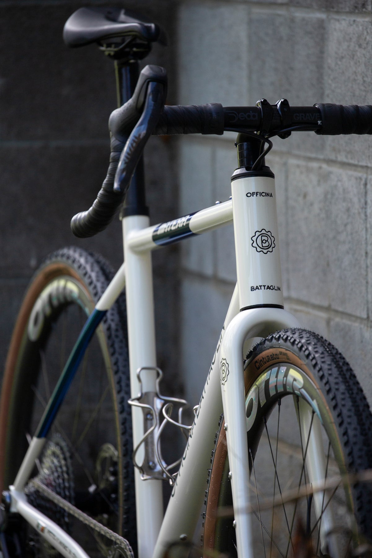 Battaglin Matera in white with blue cromovelato, built at In Velo Veritas in Old Sacramento