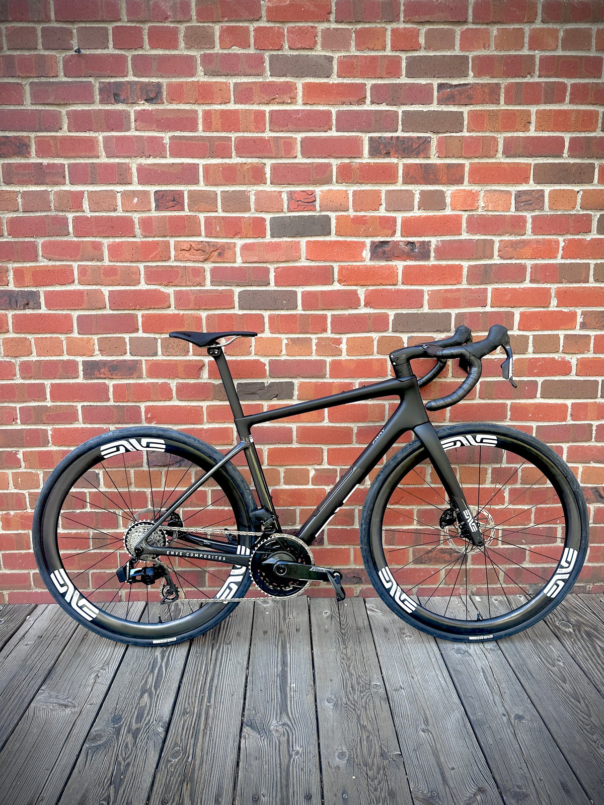 Enve Fray in black, built at In Velo Veritas in Old Sacramento