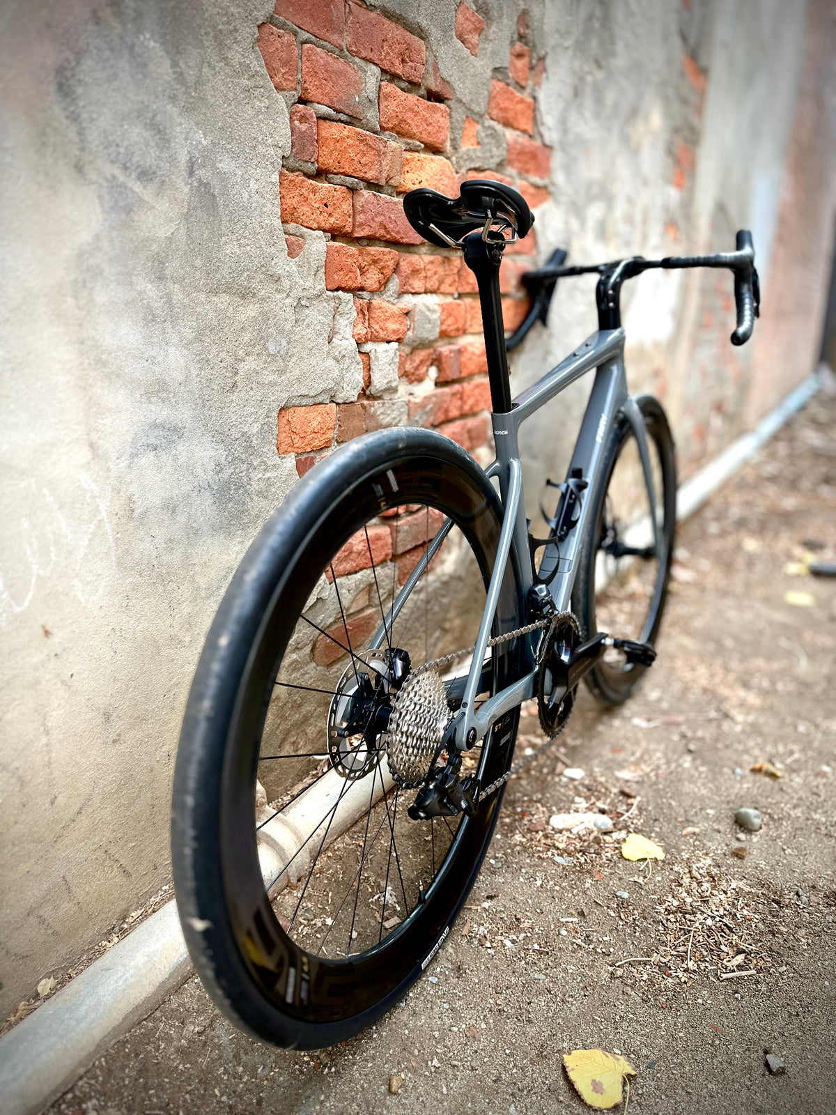 Enve Fray in grey, built at In Velo Veritas in Old Sacramento